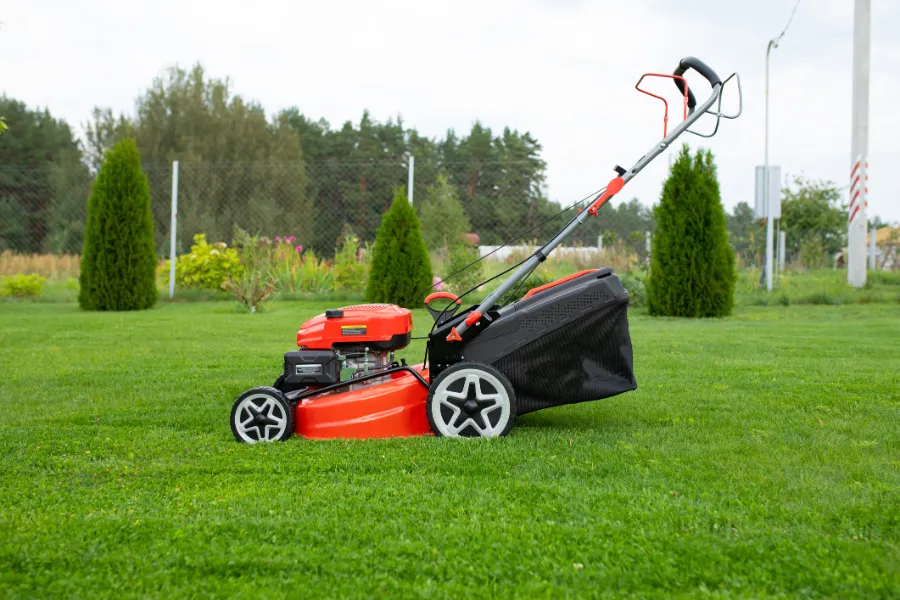 Seasonal Challenges in Commercial Lawn Maintenance in Harrison, MI